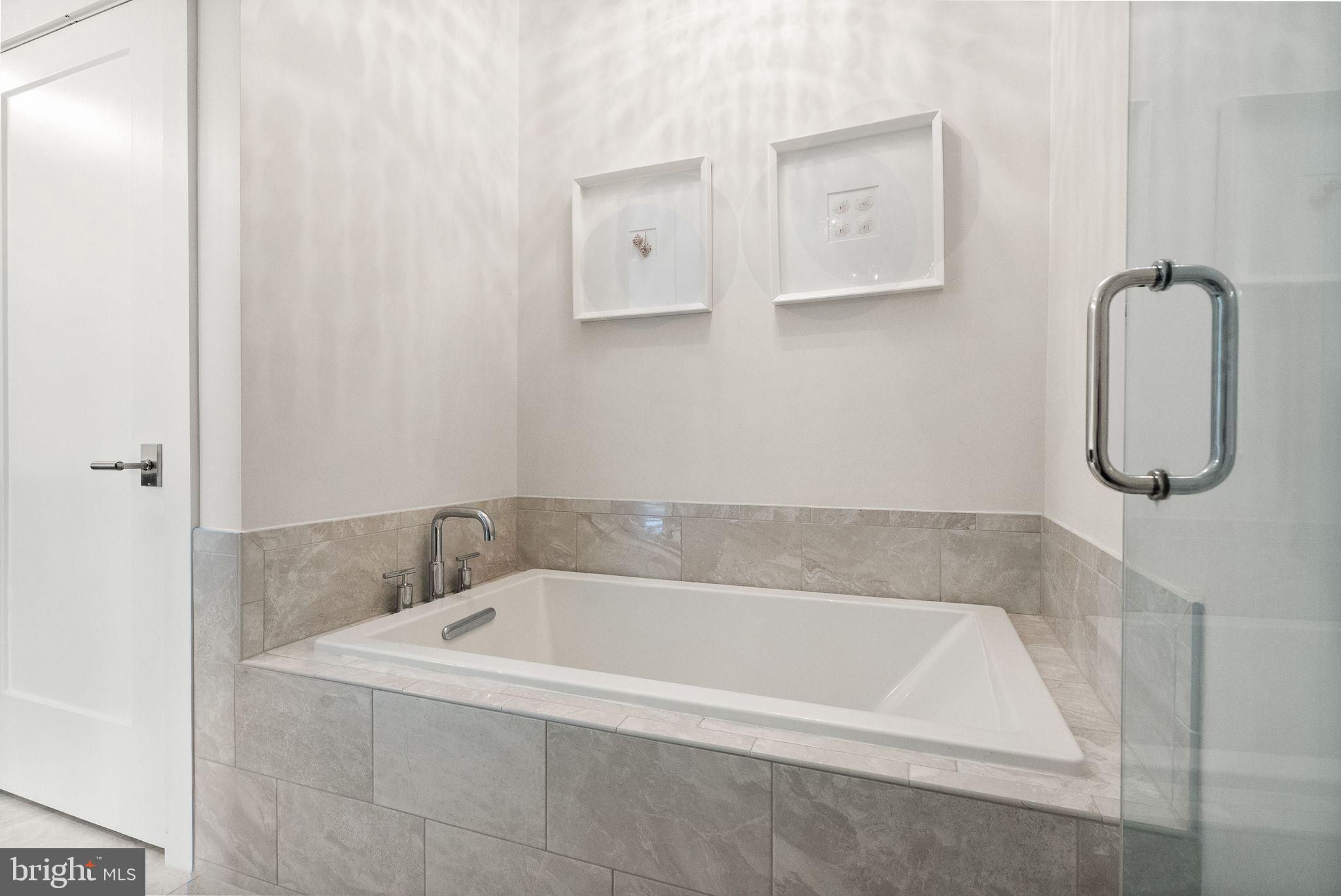 ONE LOUDOUN - Residential