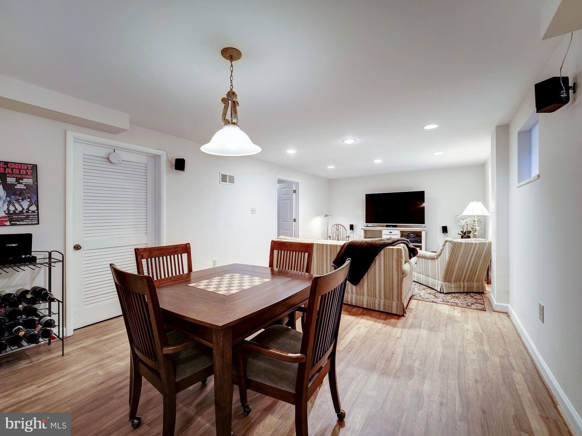 POTOMAC VILLAGE - Residential