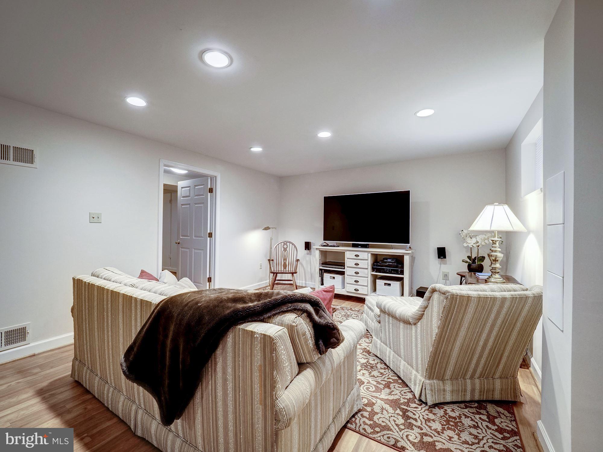 POTOMAC VILLAGE - Residential