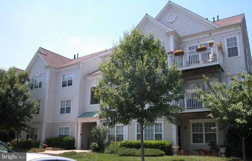 Great location Nice,clean and spacious, Bright & Light 2 Bedroom and 2 bathroom condo. Walk out to your own backyard, SS Appliances in the kitchen .Full washer/dryer in the unit. Close to 66, Fairfax County Pkway. Just minutes away from great shopping and dining. 
***Landlord is looking for good credit score, no late payments in credit, good income at least 3 times of the rent, no history of evictions or eviction in progress, no collections and background & employment verification and good rental history required for each tenant.***