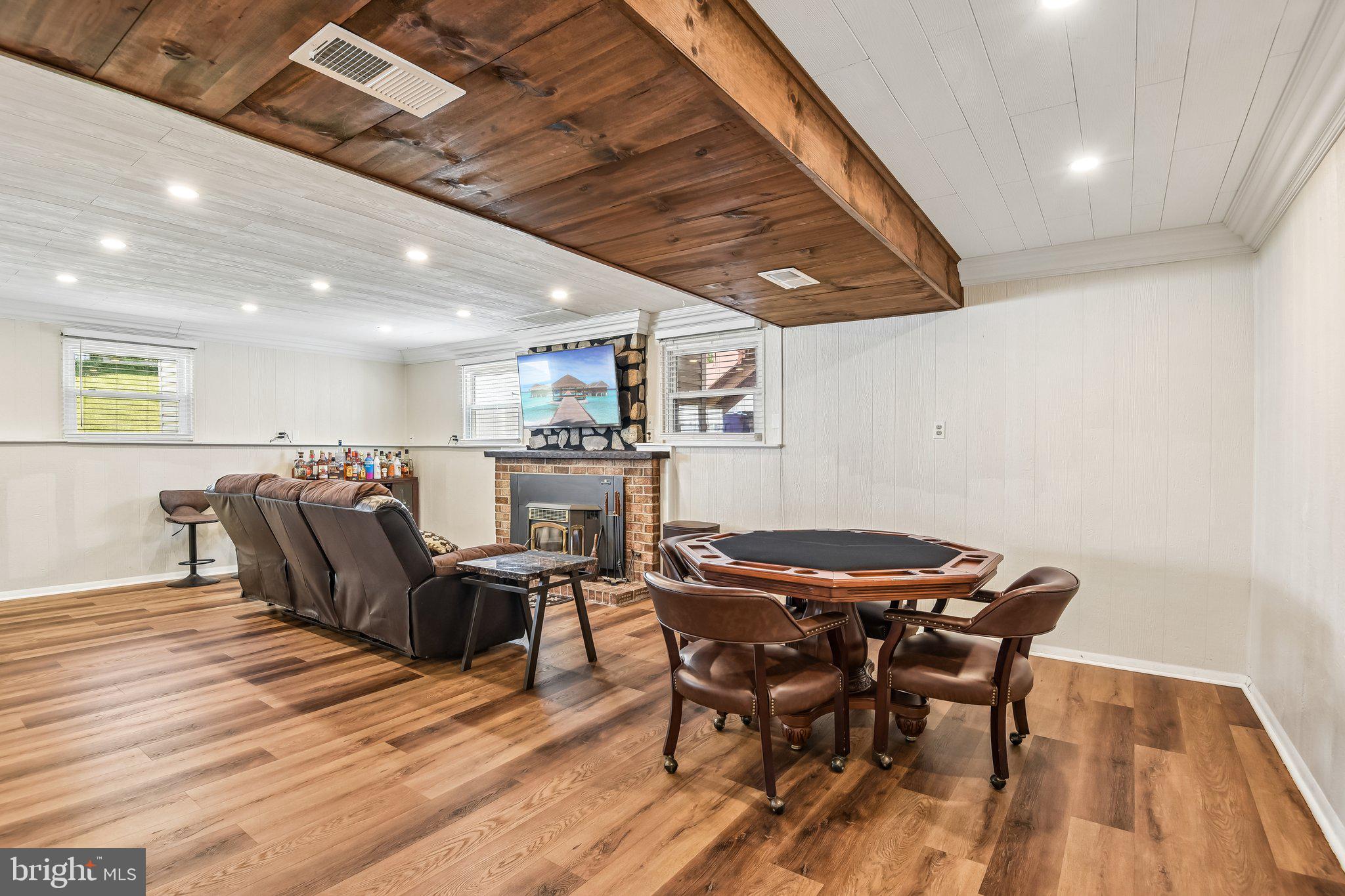 KINGS COURT - Residential