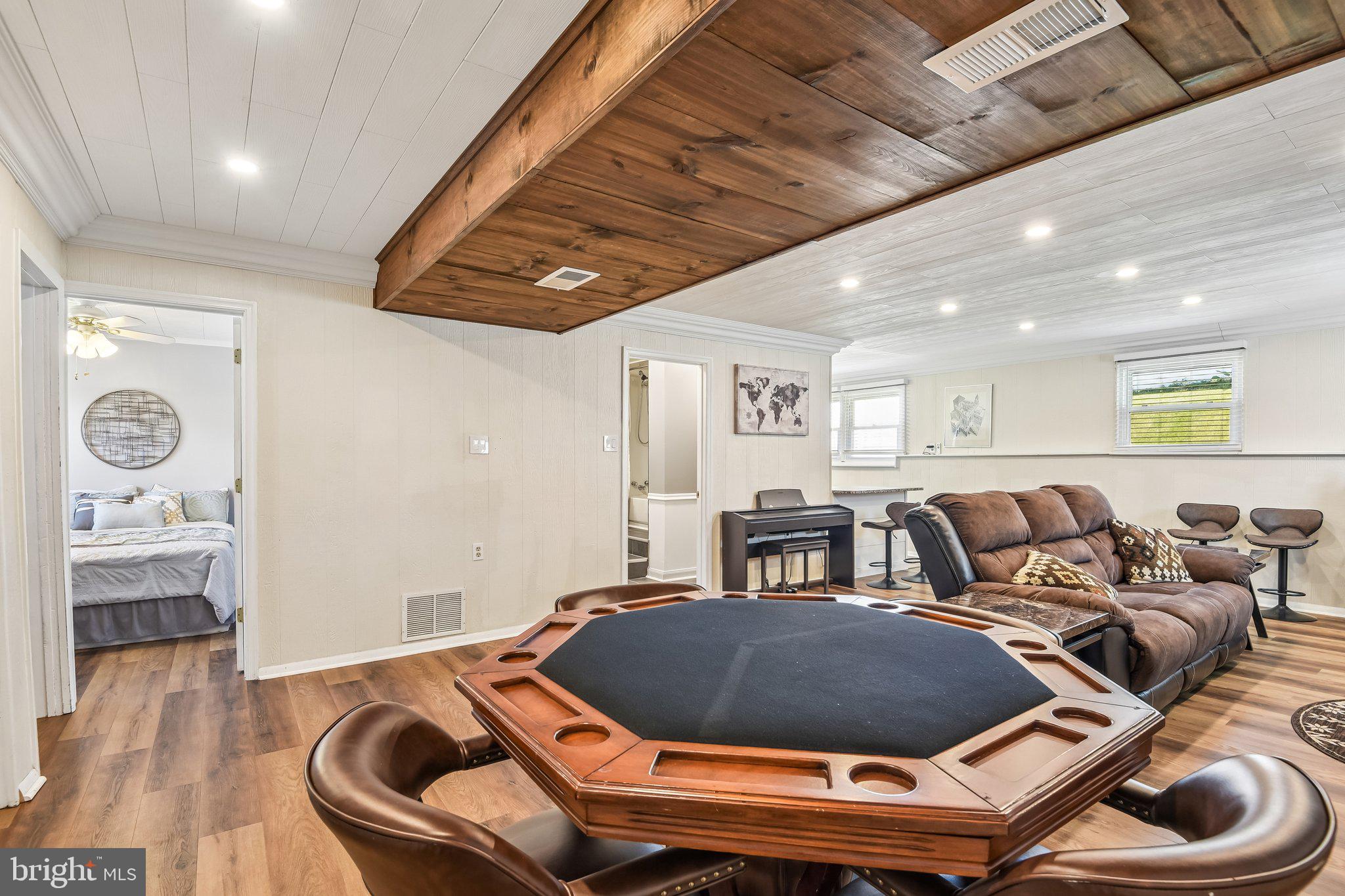 KINGS COURT - Residential