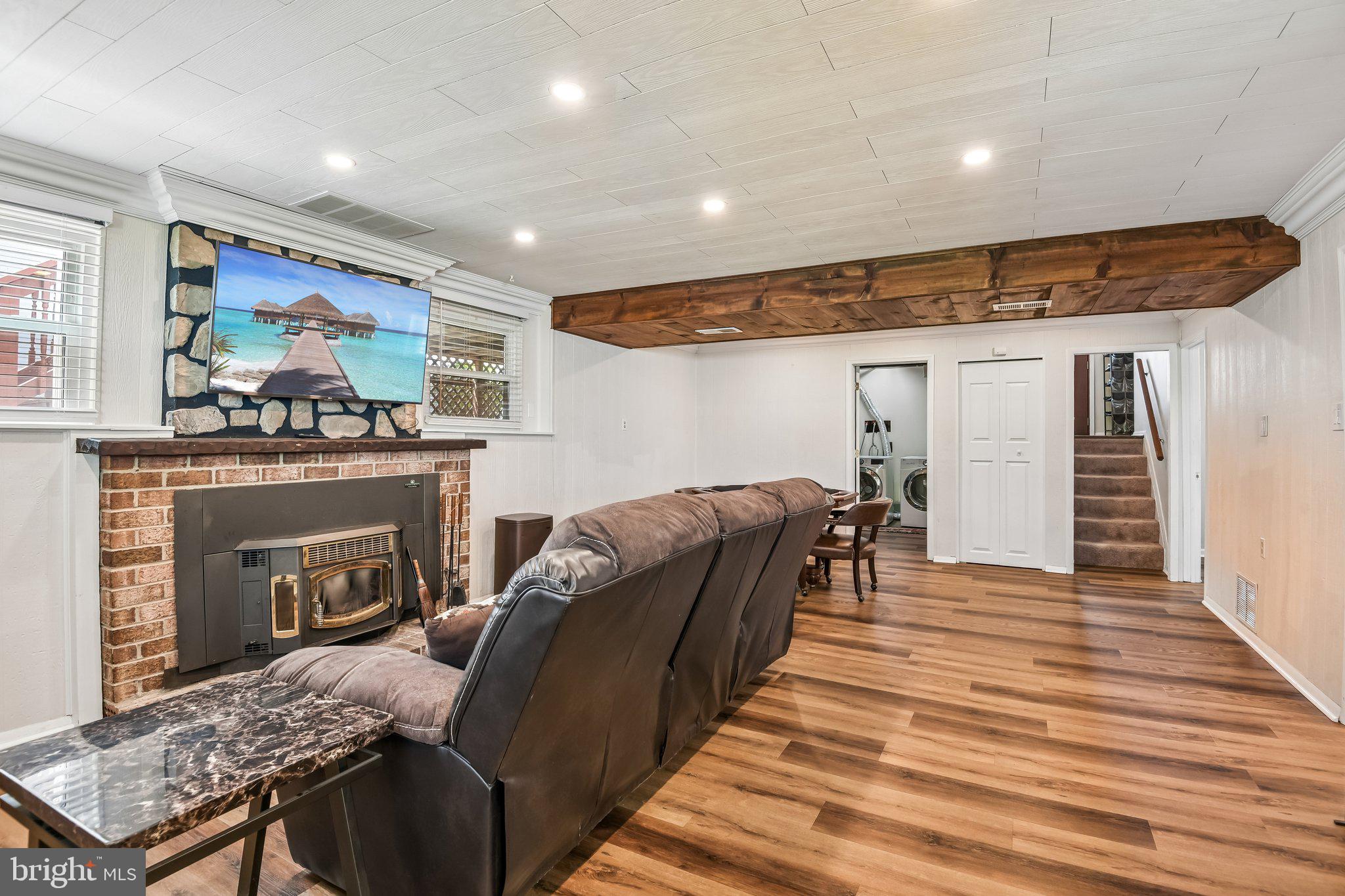 KINGS COURT - Residential