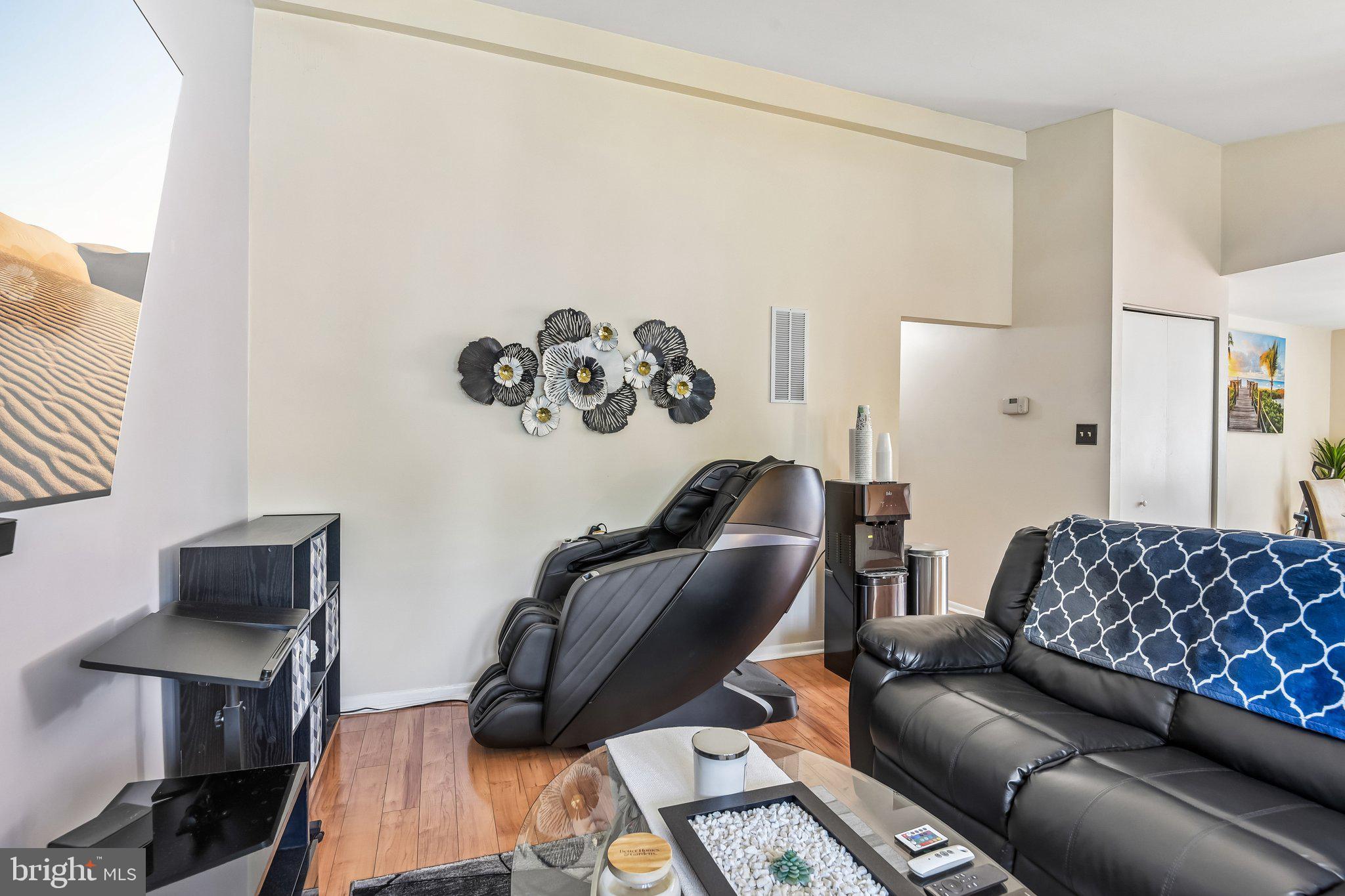 KINGS COURT - Residential