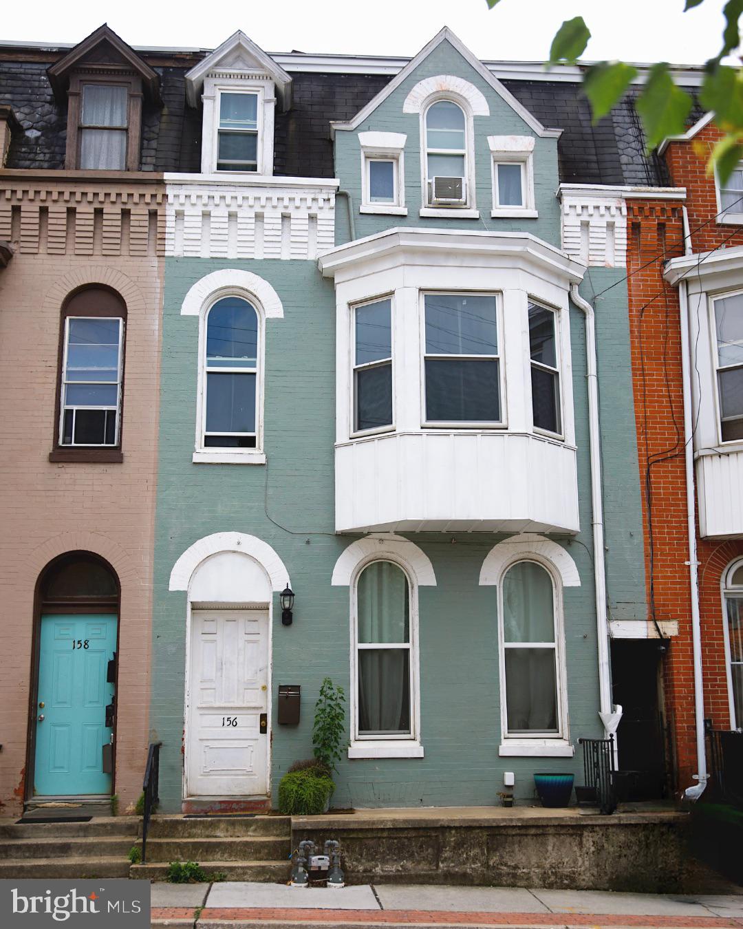 Don't Miss this 5 bed 2 bath Diamond in the heart of Downtown York's Business District!!!