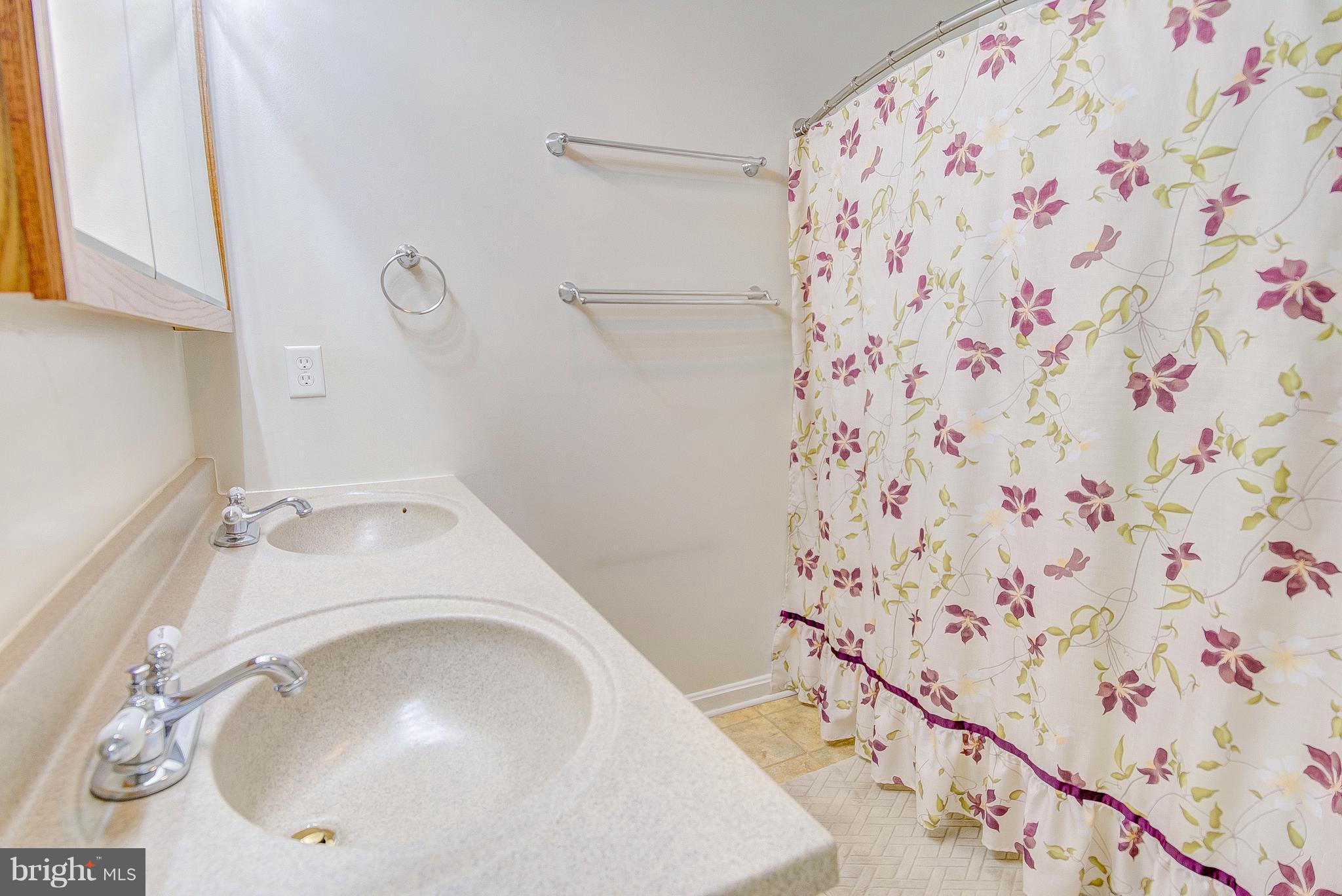 SHADY SIDE - Residential