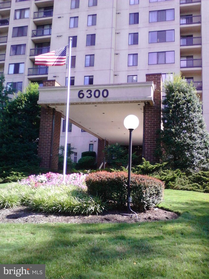 Sparking, spotless and freshly painted and ready to move into.  New kitchen flooring and bedroom carpet. Bath recently remodeled. Stacked washer/dryer in unit. Beautiful condo in sought after Sentinel of Landmark. Walk to eating & shopping. Lots of amenities. Fitness Center, convenience store, tennis courts, tot lot, dog park, pool, community room. Garage parking space.  Come on home!