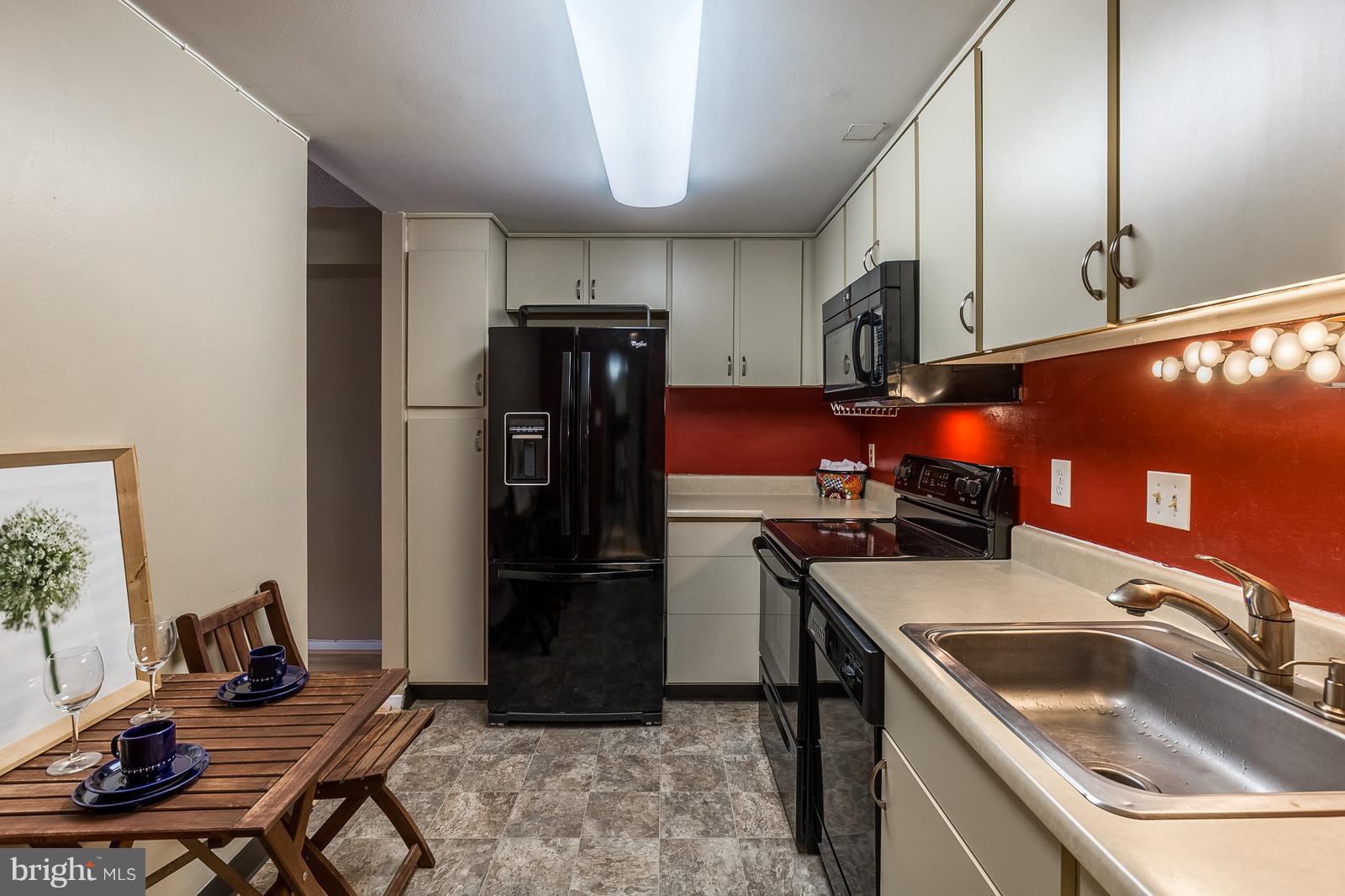 SENTINEL OF LANDMARK - Residential Lease