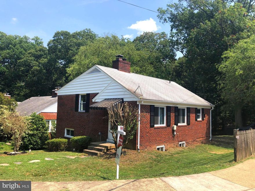 OPEN SUNDAY 4:30-6:30 PM. Conveniently located, 4 bedroom 2 bath detached home, 1 mile to Ballston metro station and steps from the Bluemont trail connecting to the park, large back yard and privacy. credit and income requirements, contact listing agent for details and showings.