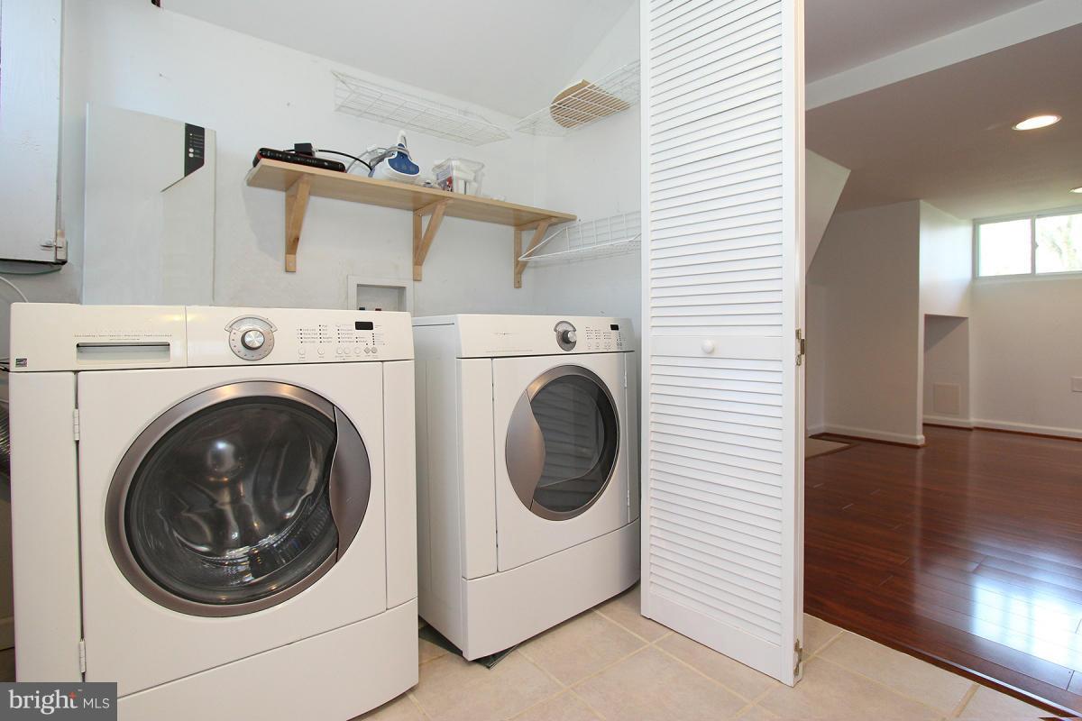 BURGUNDY KNOLLS - Residential