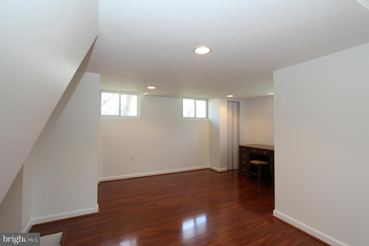 BURGUNDY KNOLLS - Residential