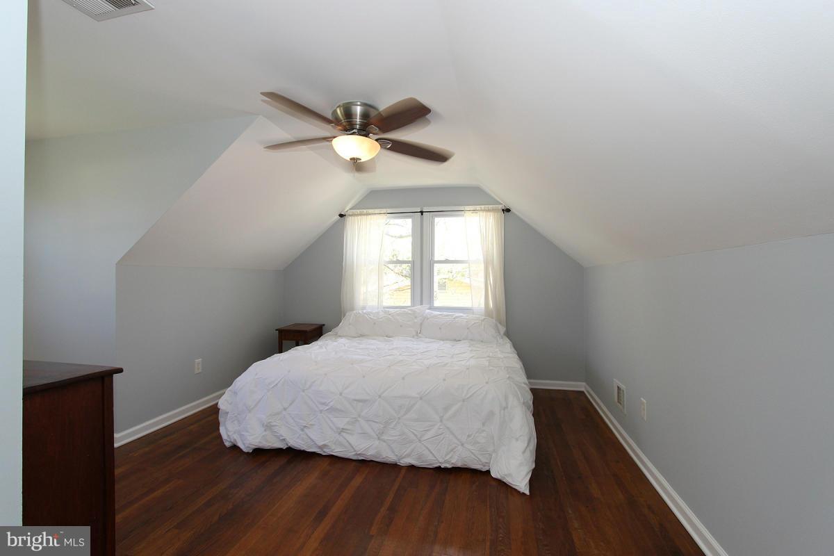 BURGUNDY KNOLLS - Residential