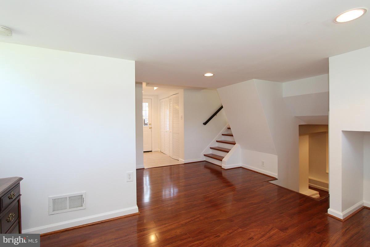 BURGUNDY KNOLLS - Residential