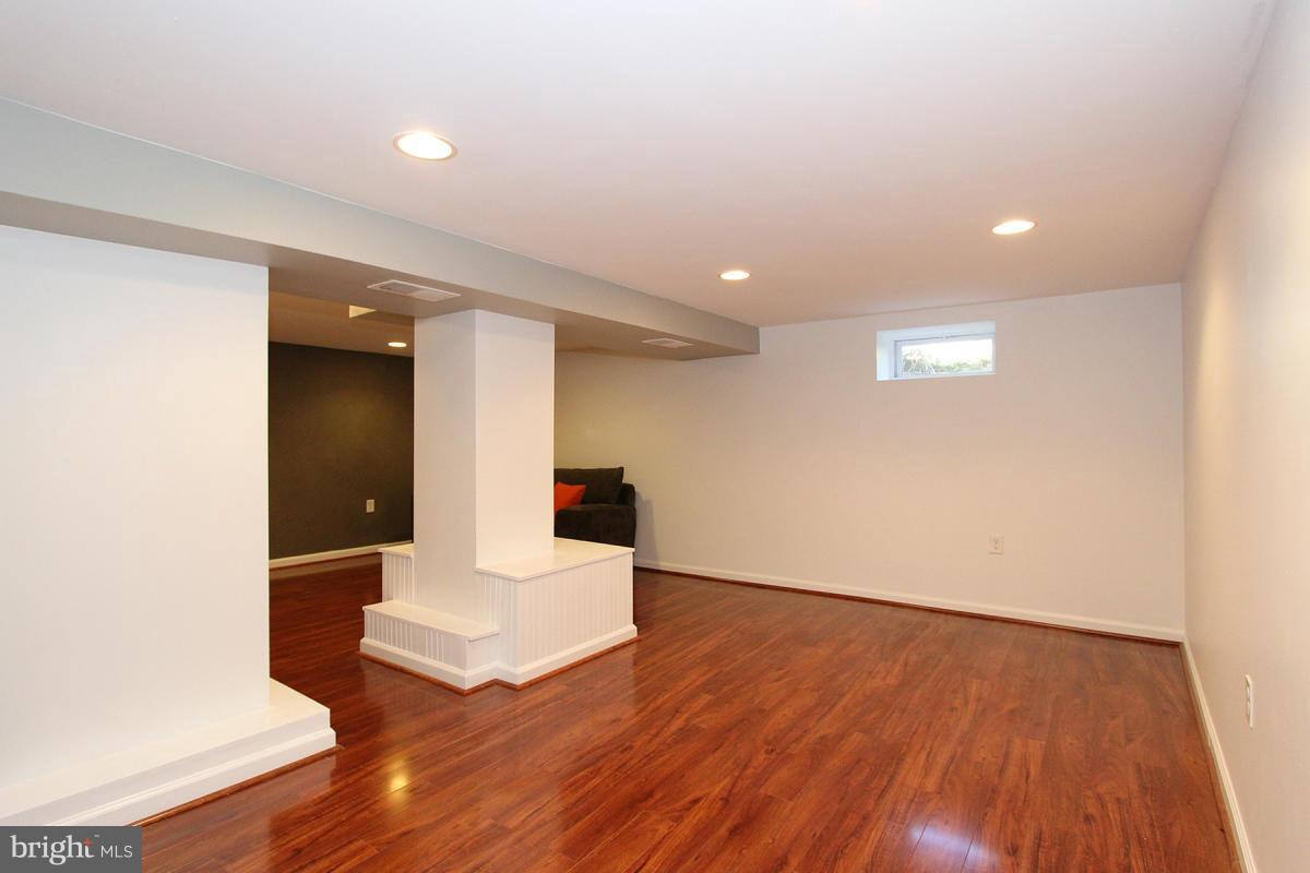 BURGUNDY KNOLLS - Residential