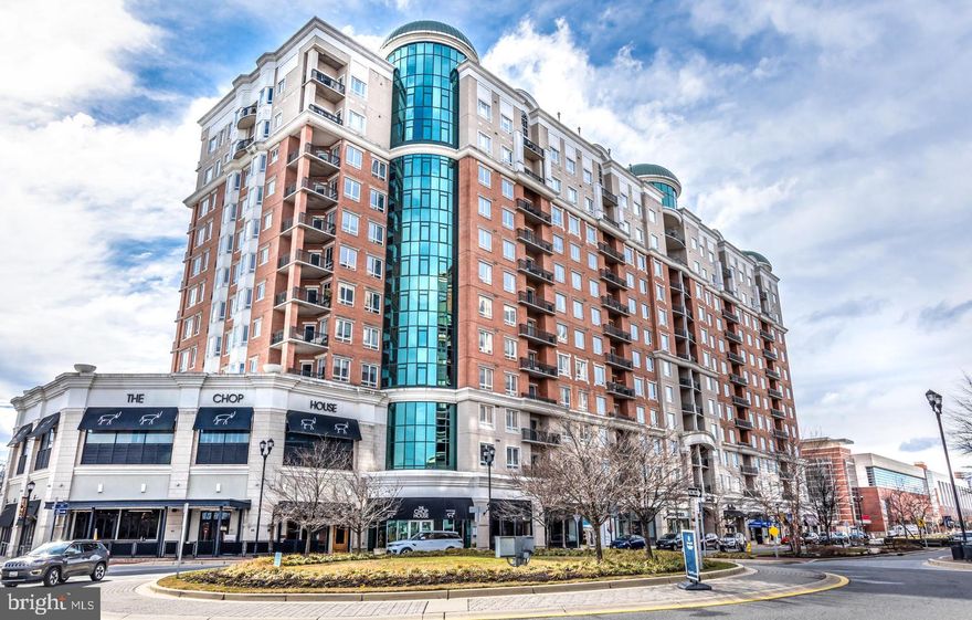 The Height of Luxury...Location & Lifestyle, City Living at it's Best - Grandview Style. Sophisticated and Spacious 2nd floor condo overlooking the center court yard, perfect spot to watch the world go by and listen to live entertainment.  Almost 1400 sq ft, open floor plan, lots of natural light through out,  granite counter tops, tray ceiling, hardwood & tile flooring, comfortable size bedrooms, private balcony, 2 parking spaces, 2 storage units. Desirable second level includes all the complimentary services/conveniences - concierge, resident lobby, 3 elevators, lounge/bar area, fitness center, weight room, office, mail room and storage.  Additional amenities - entertain in the ultimate sky bar/lounge and soak up the sun & enjoy the magnificent panoramic views from the rooftop pool.  Just a short stroll to retail shops, cafes and restaurants. Why Wait? This One Is A Winner.  Your Dream Lifestyle Starts Here.