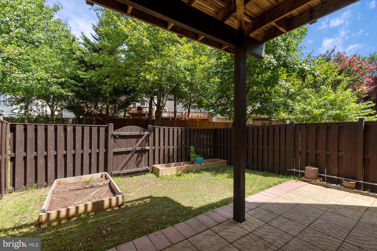 TOWNES AT MANCHESTER PARK - Residential