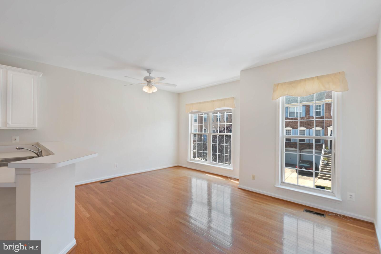 TOWNES AT MANCHESTER PARK - Residential