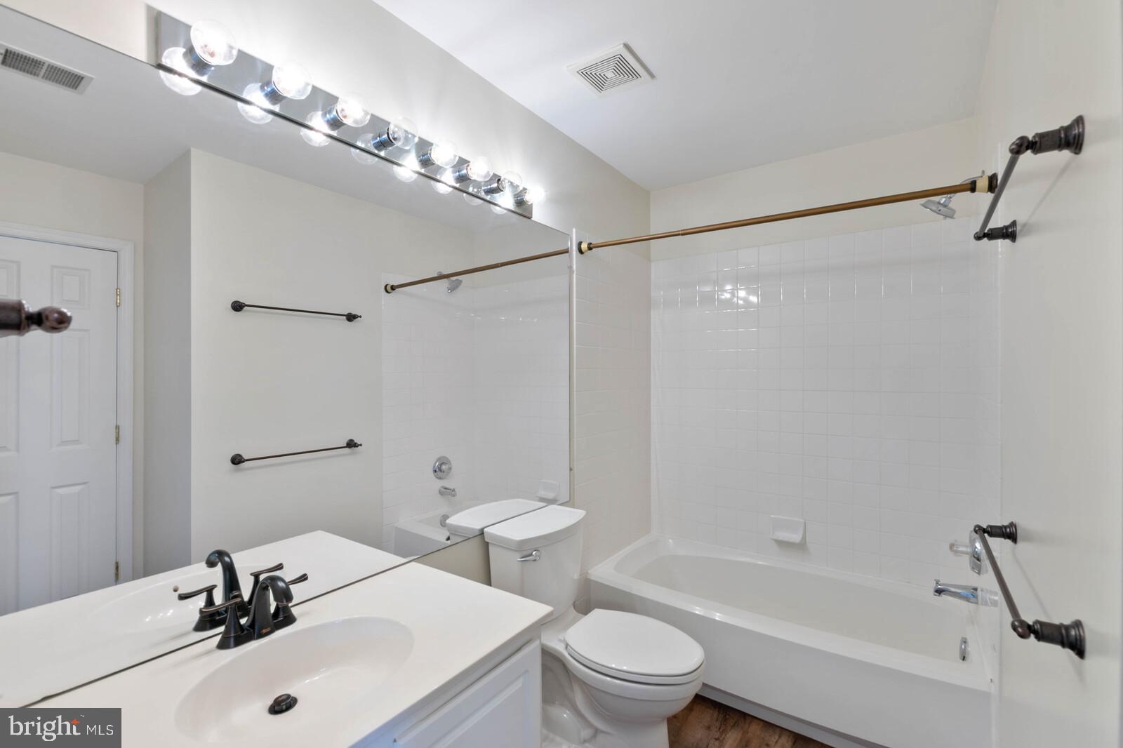 TOWNES AT MANCHESTER PARK - Residential