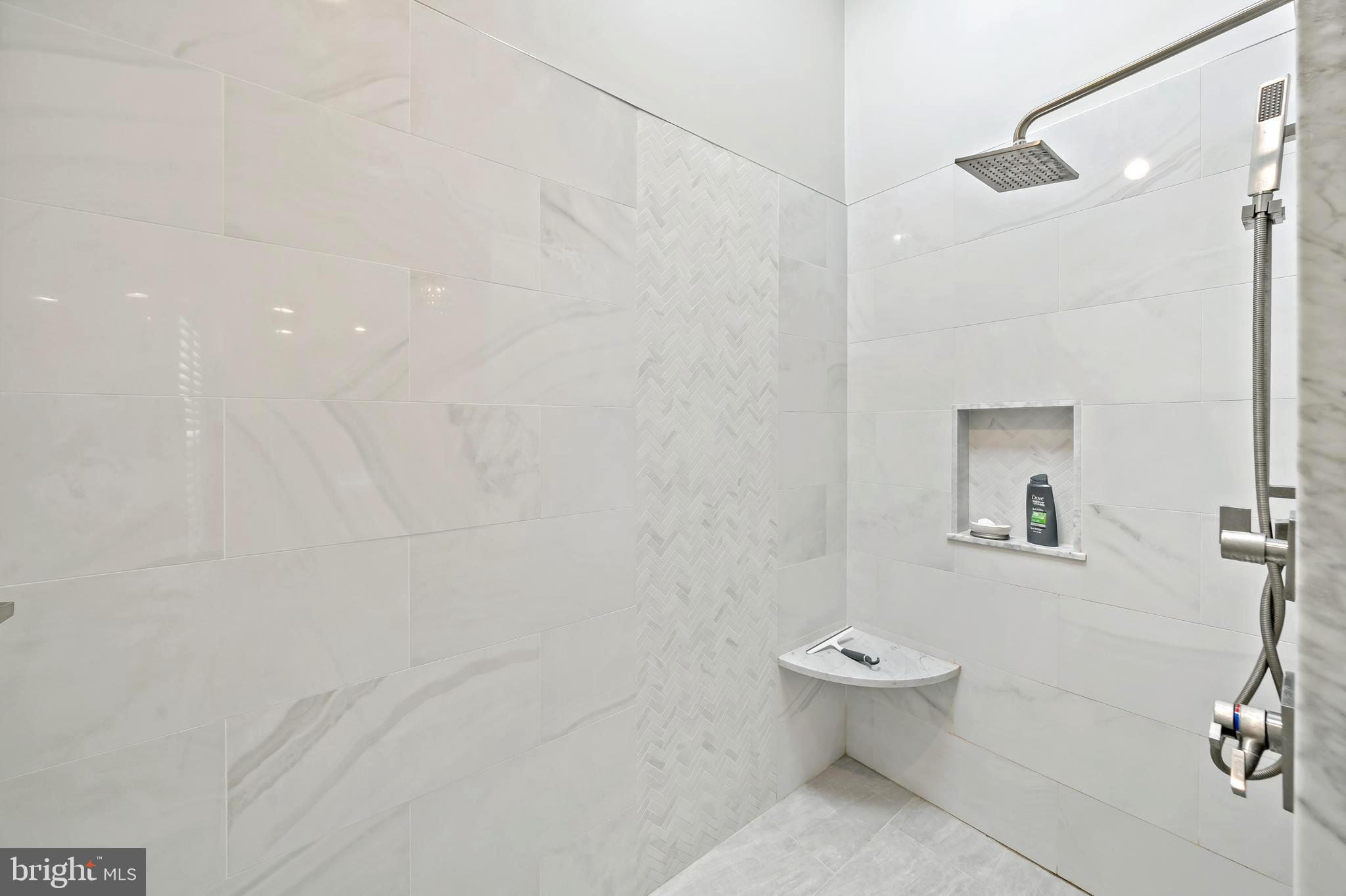 HICKORY TREE ESTS - Residential