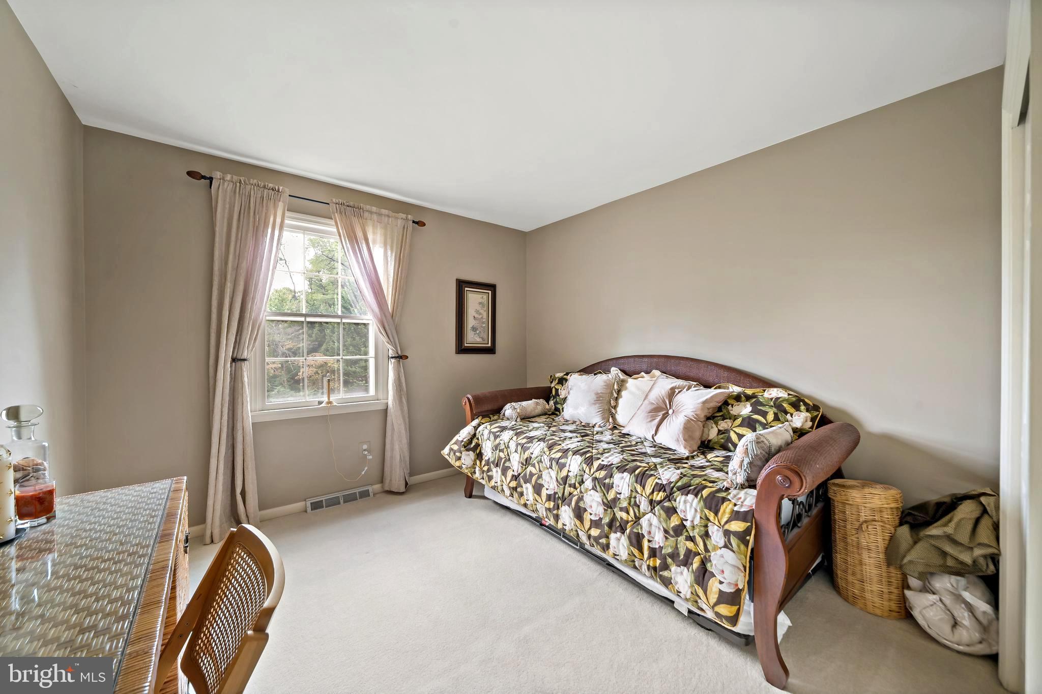 HICKORY TREE ESTS - Residential