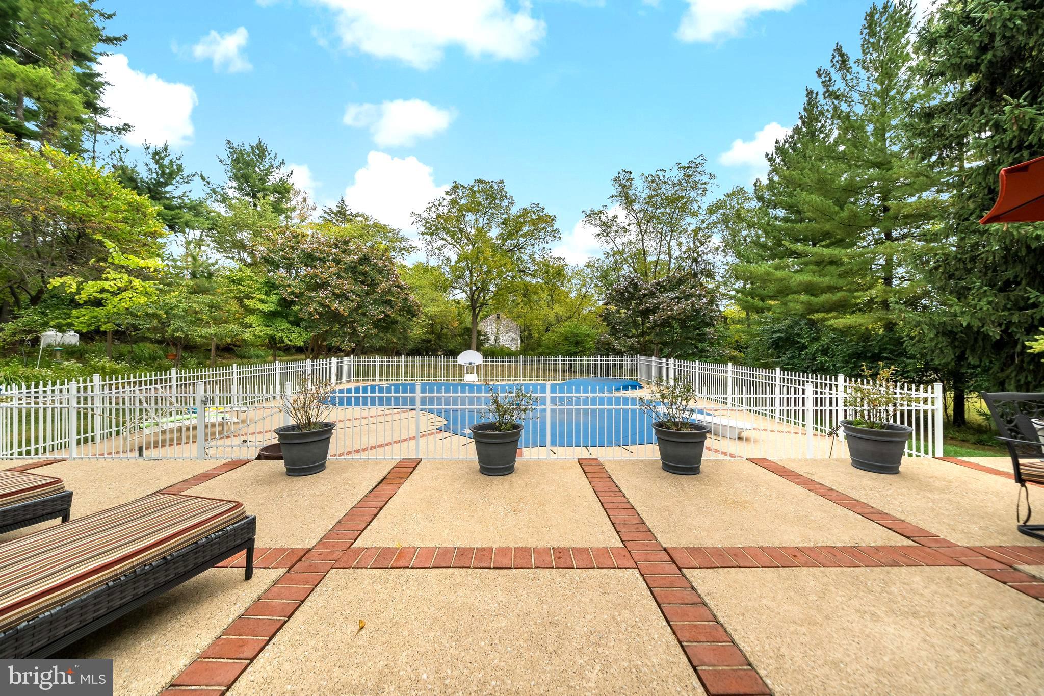 HICKORY TREE ESTS - Residential