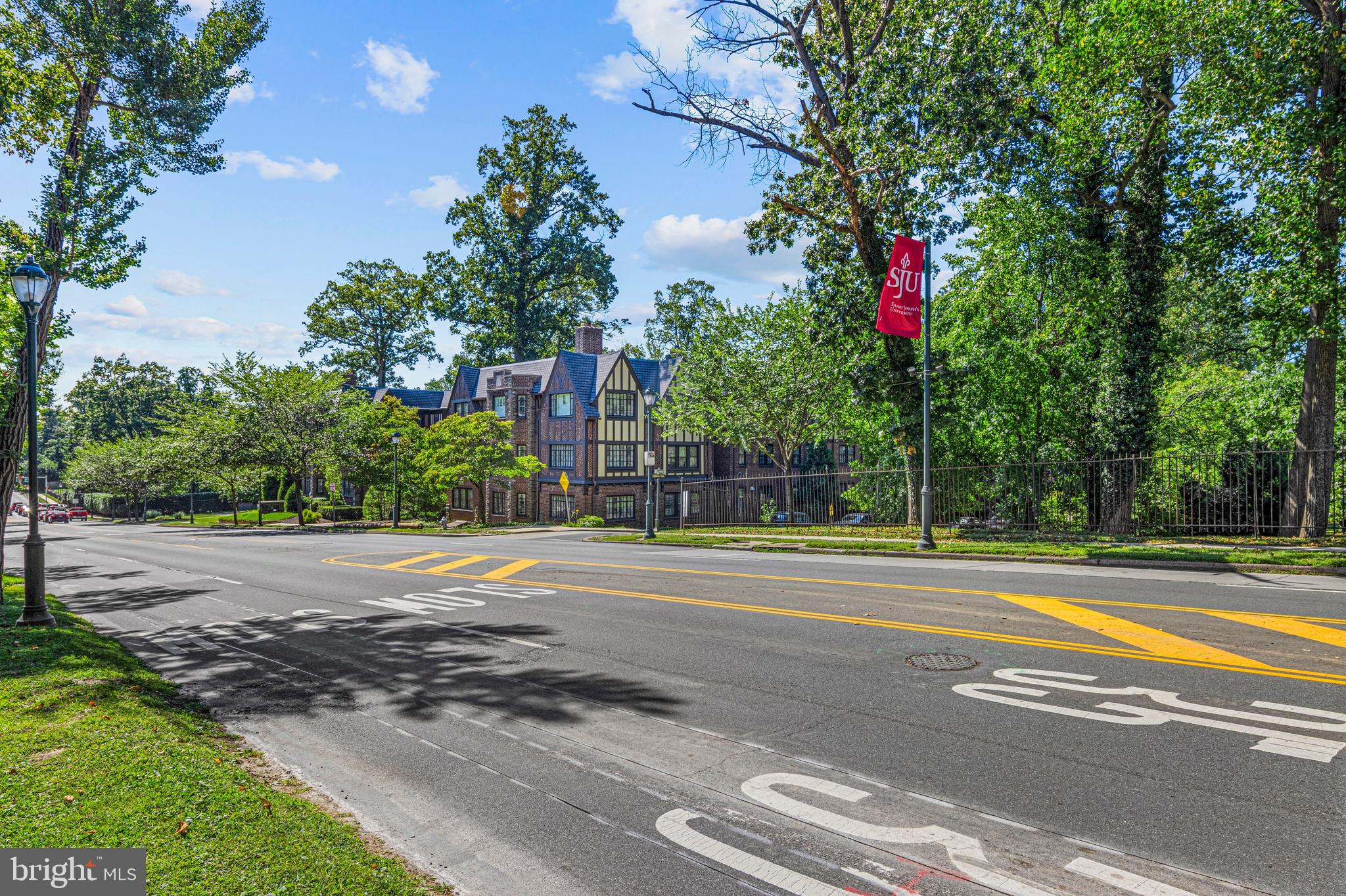 YORKLYNNE MANOR - Residential