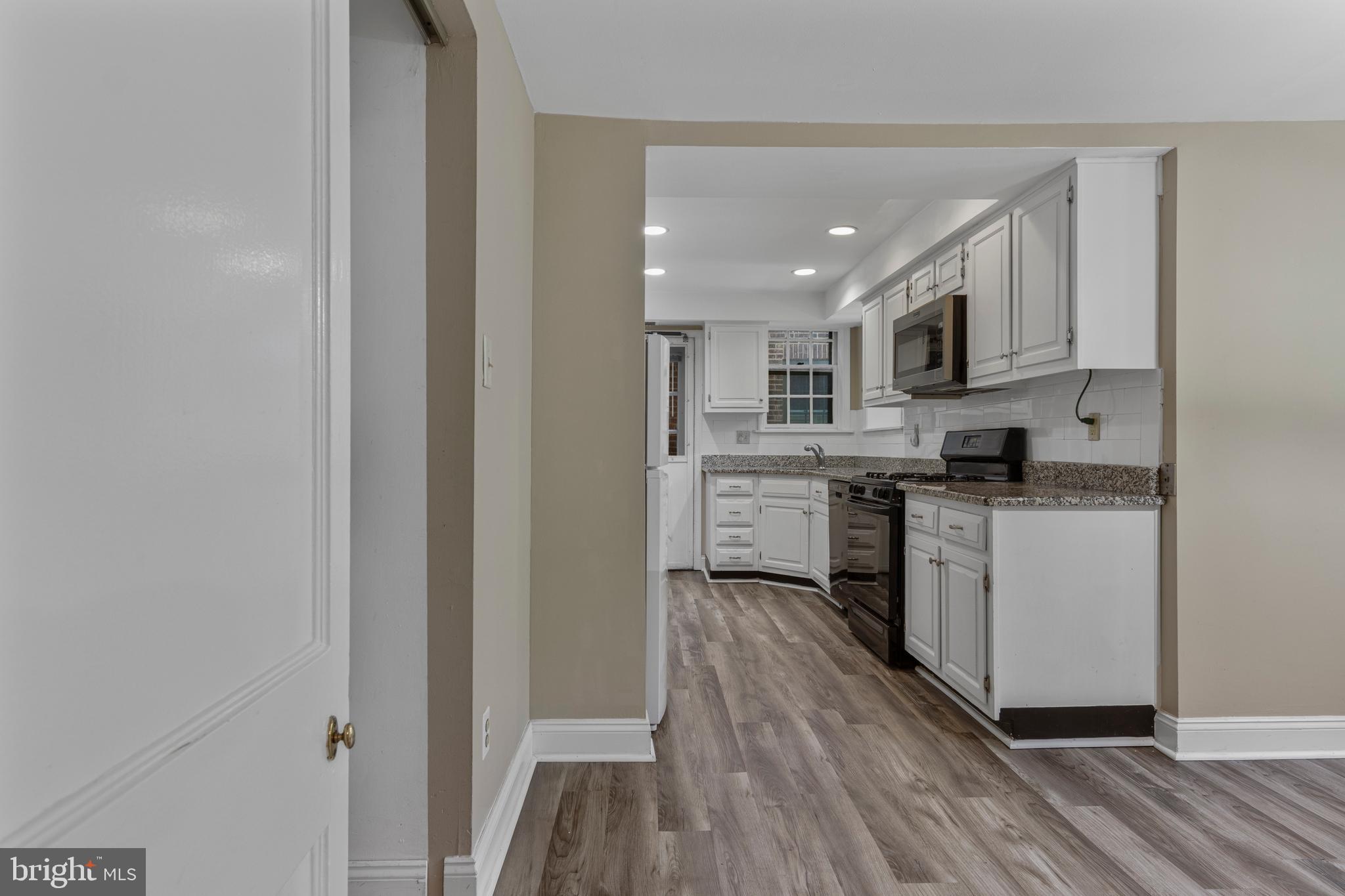 YORKLYNNE MANOR - Residential