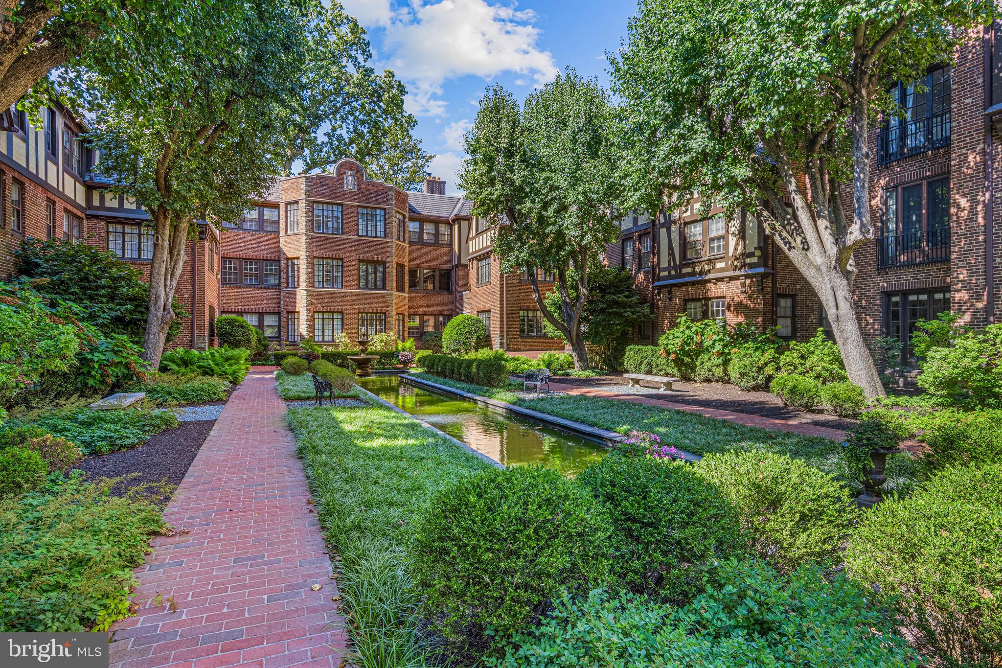 YORKLYNNE MANOR - Residential