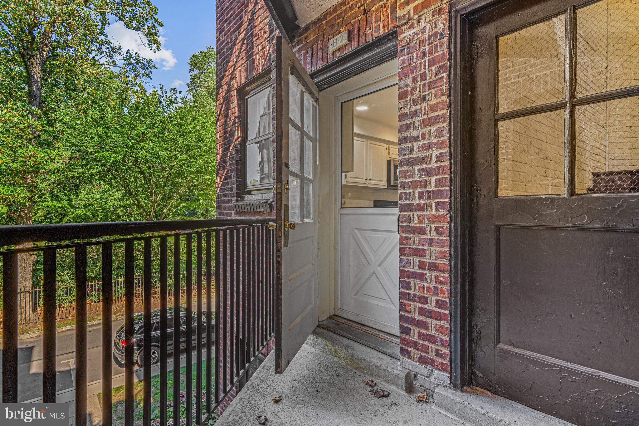 YORKLYNNE MANOR - Residential