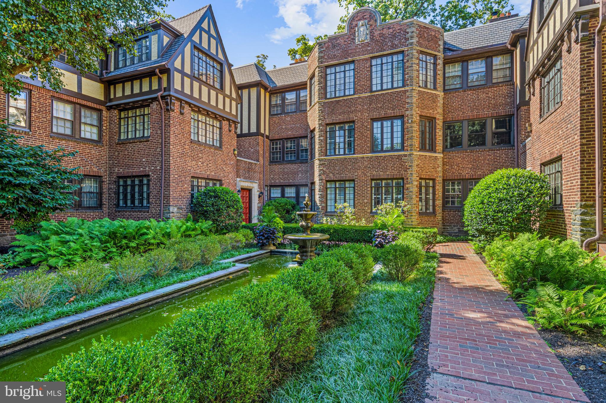 YORKLYNNE MANOR - Residential