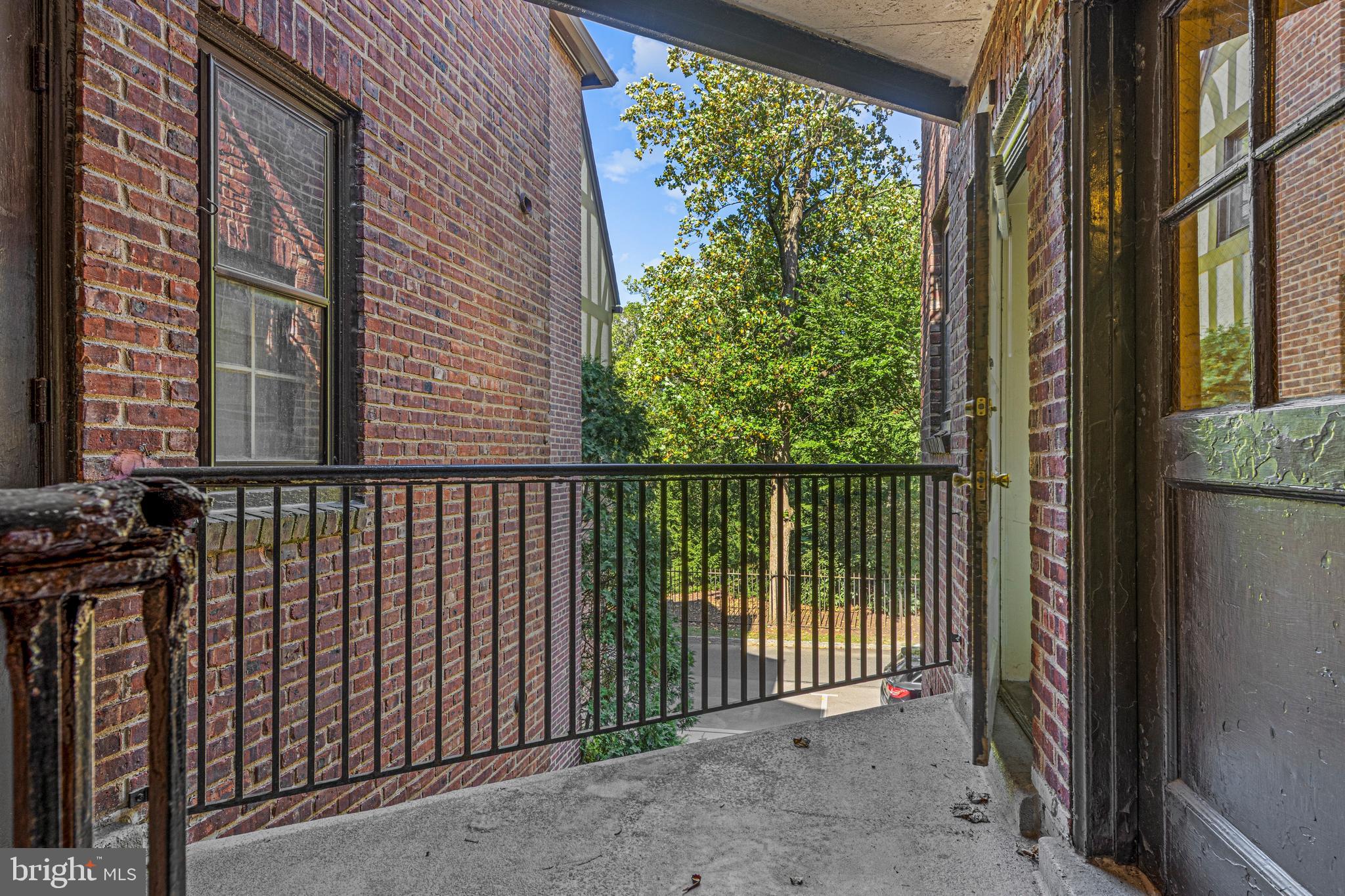 YORKLYNNE MANOR - Residential