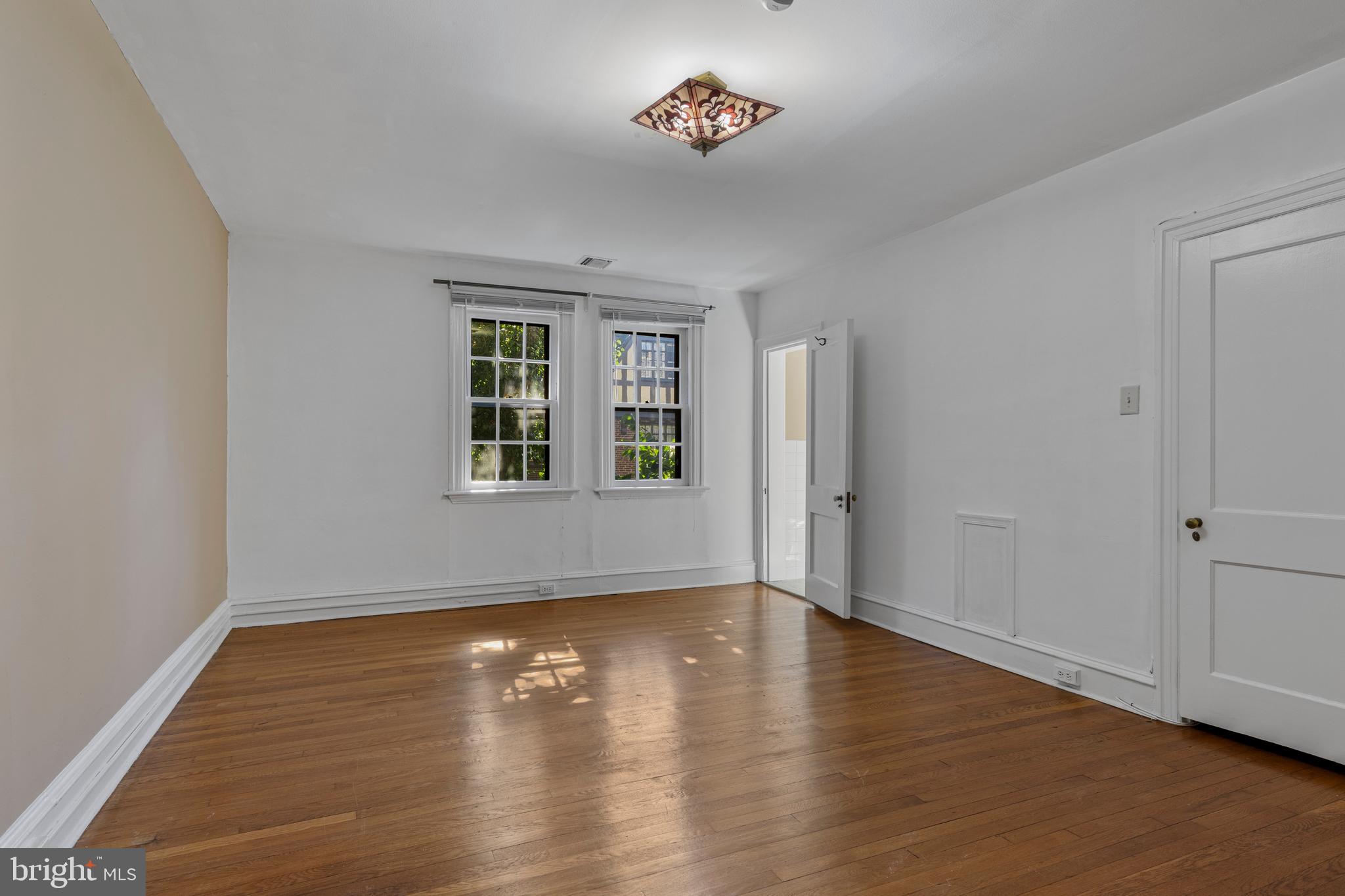 YORKLYNNE MANOR - Residential