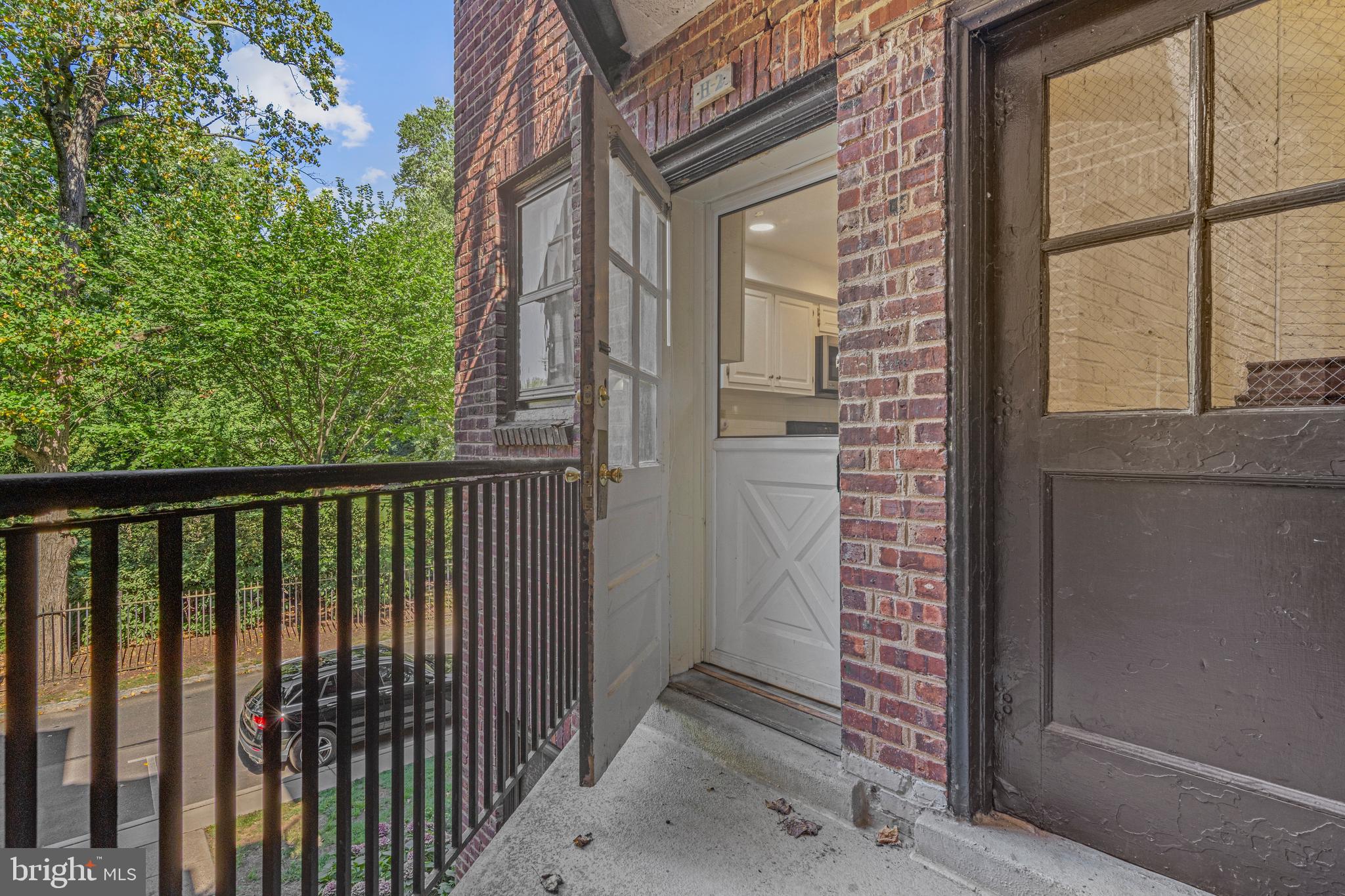 YORKLYNNE MANOR - Residential