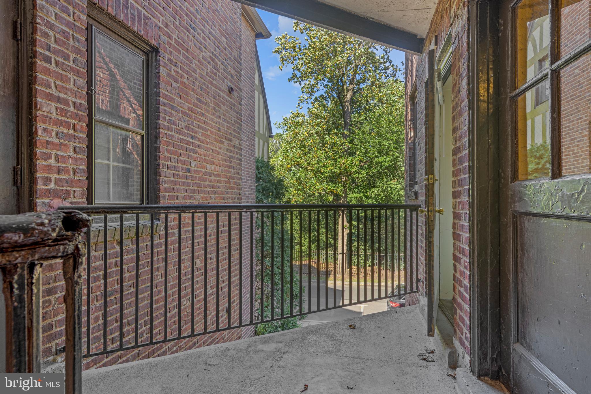 YORKLYNNE MANOR - Residential