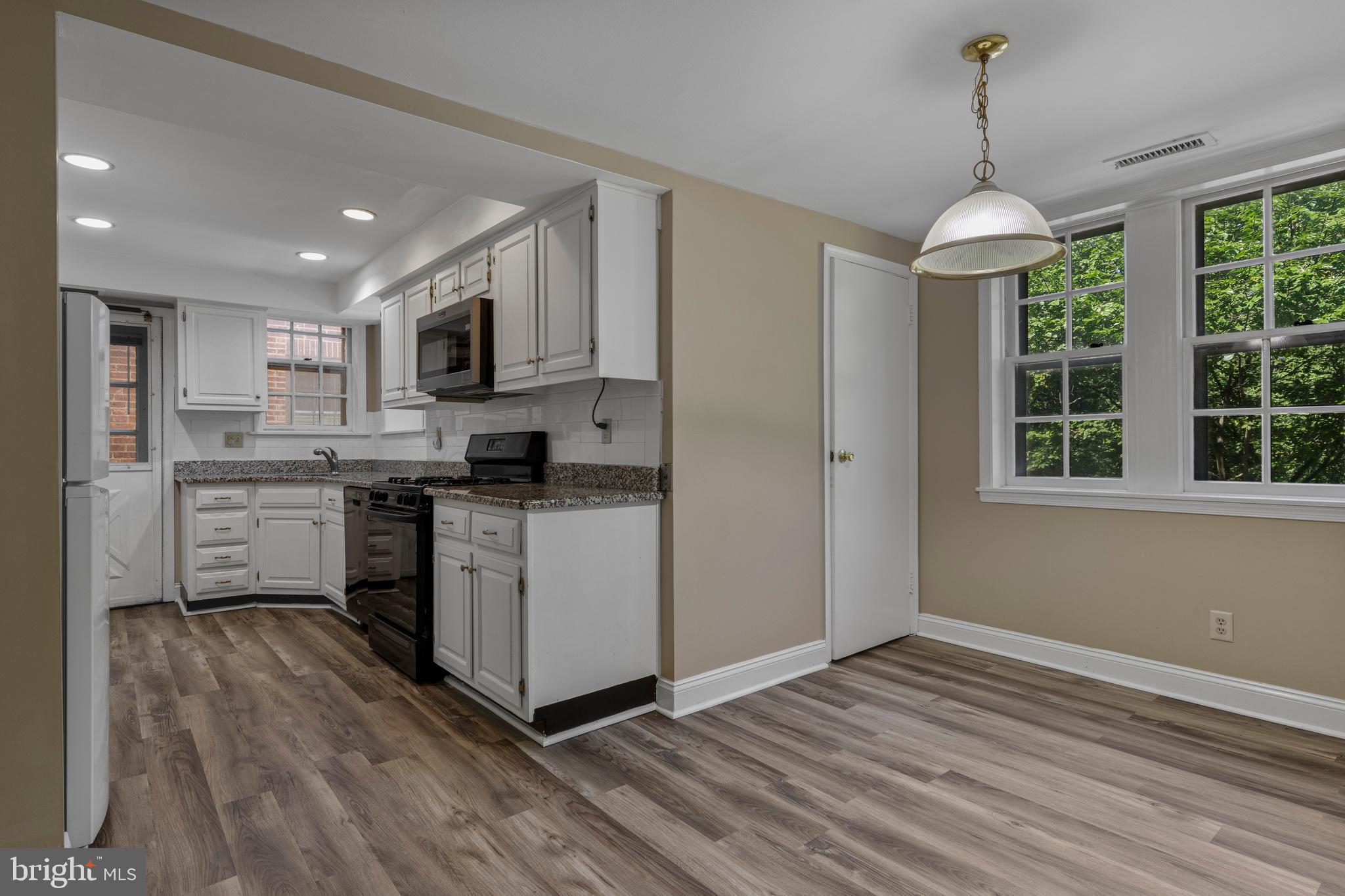 YORKLYNNE MANOR - Residential