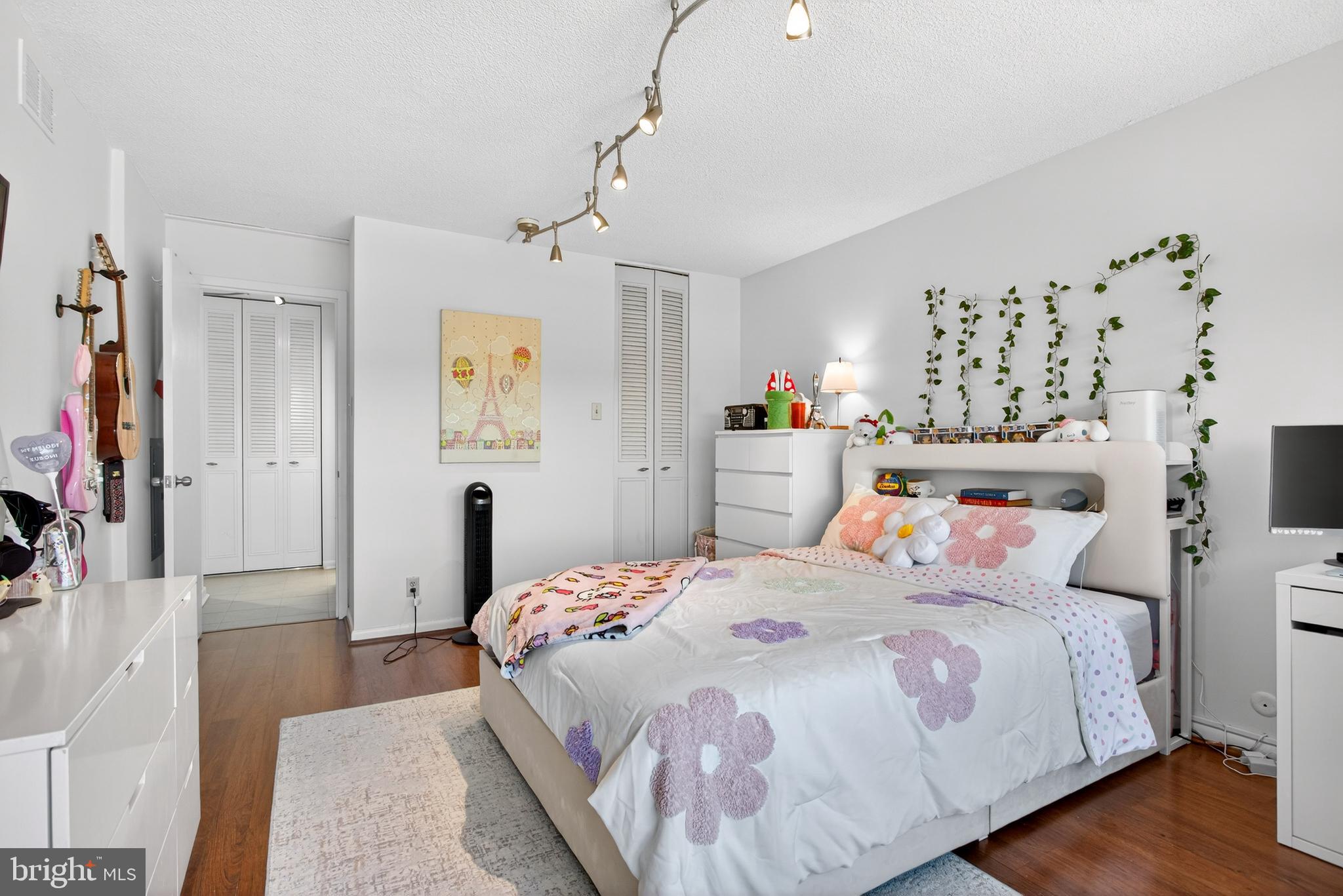 GREEN HILL - Residential