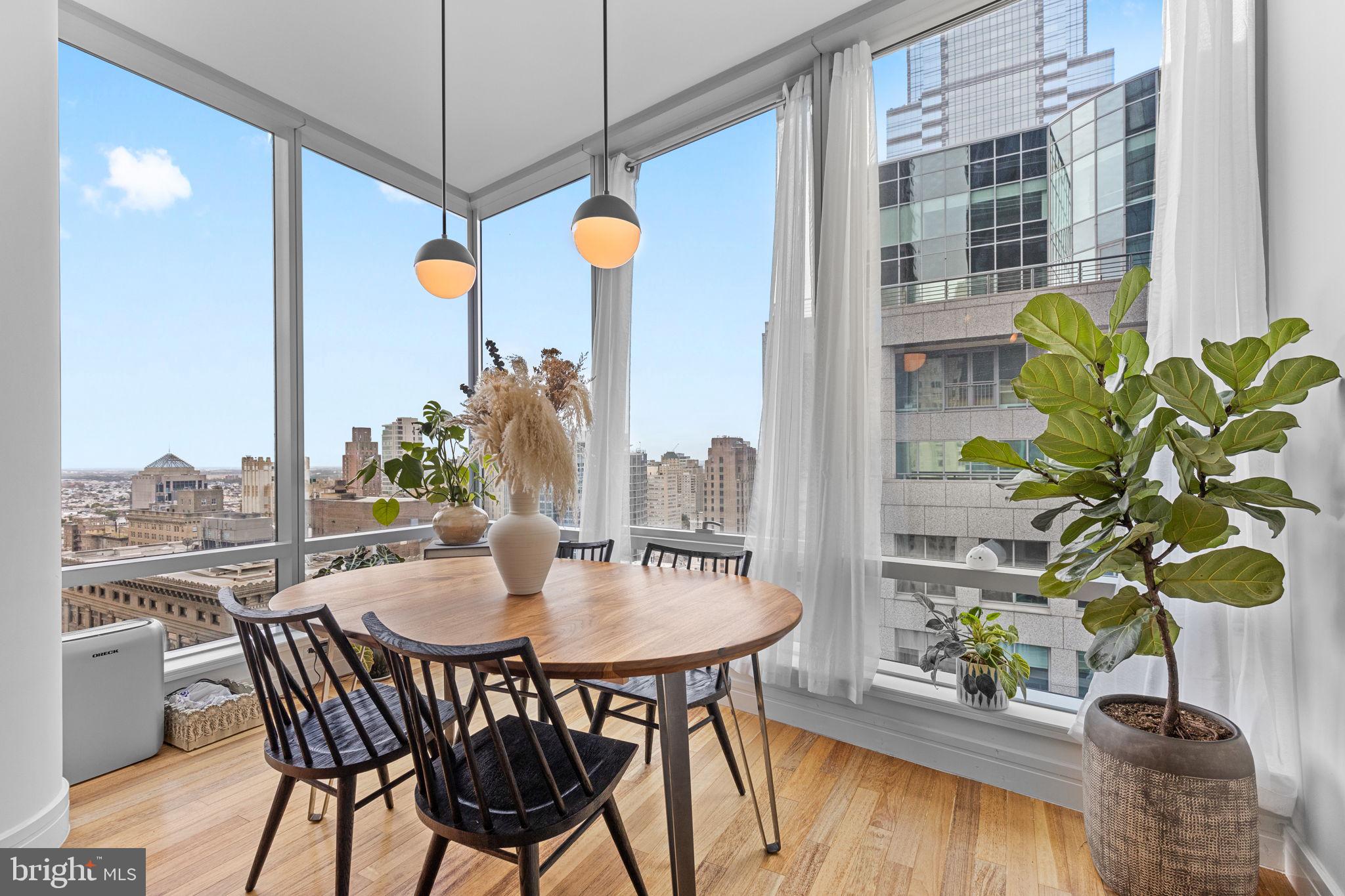 PENN SQUARE - Residential