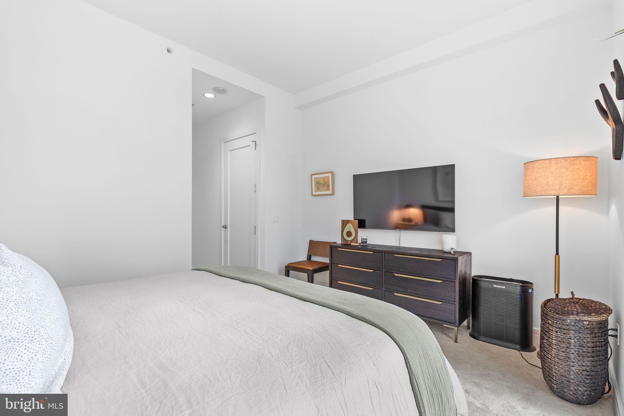 PENN SQUARE - Residential