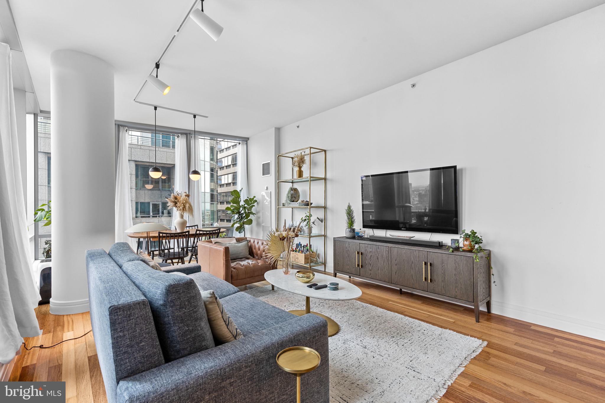 PENN SQUARE - Residential