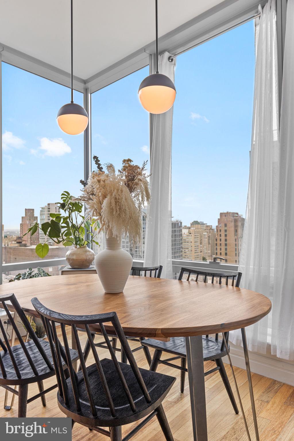 PENN SQUARE - Residential