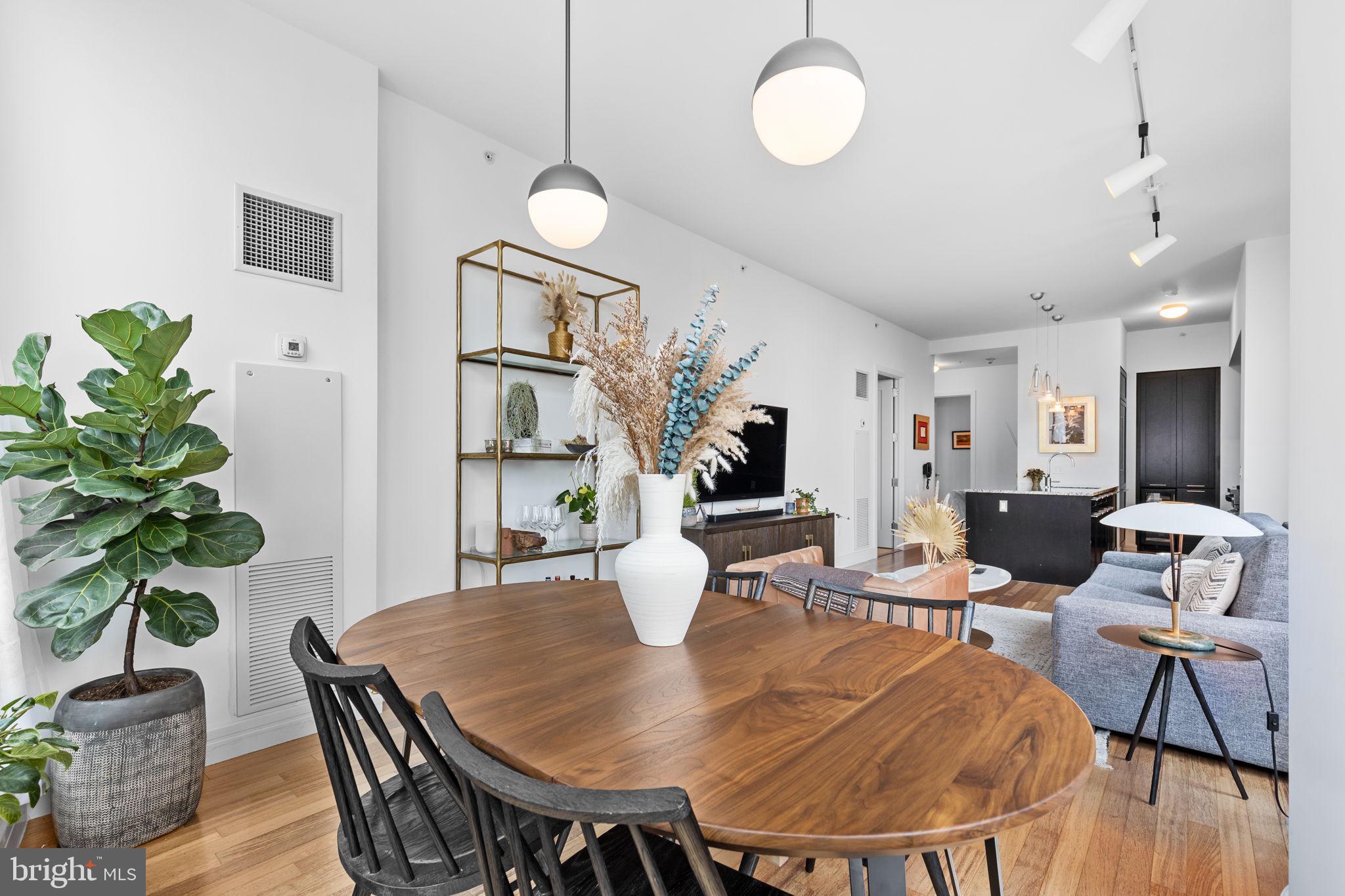 PENN SQUARE - Residential