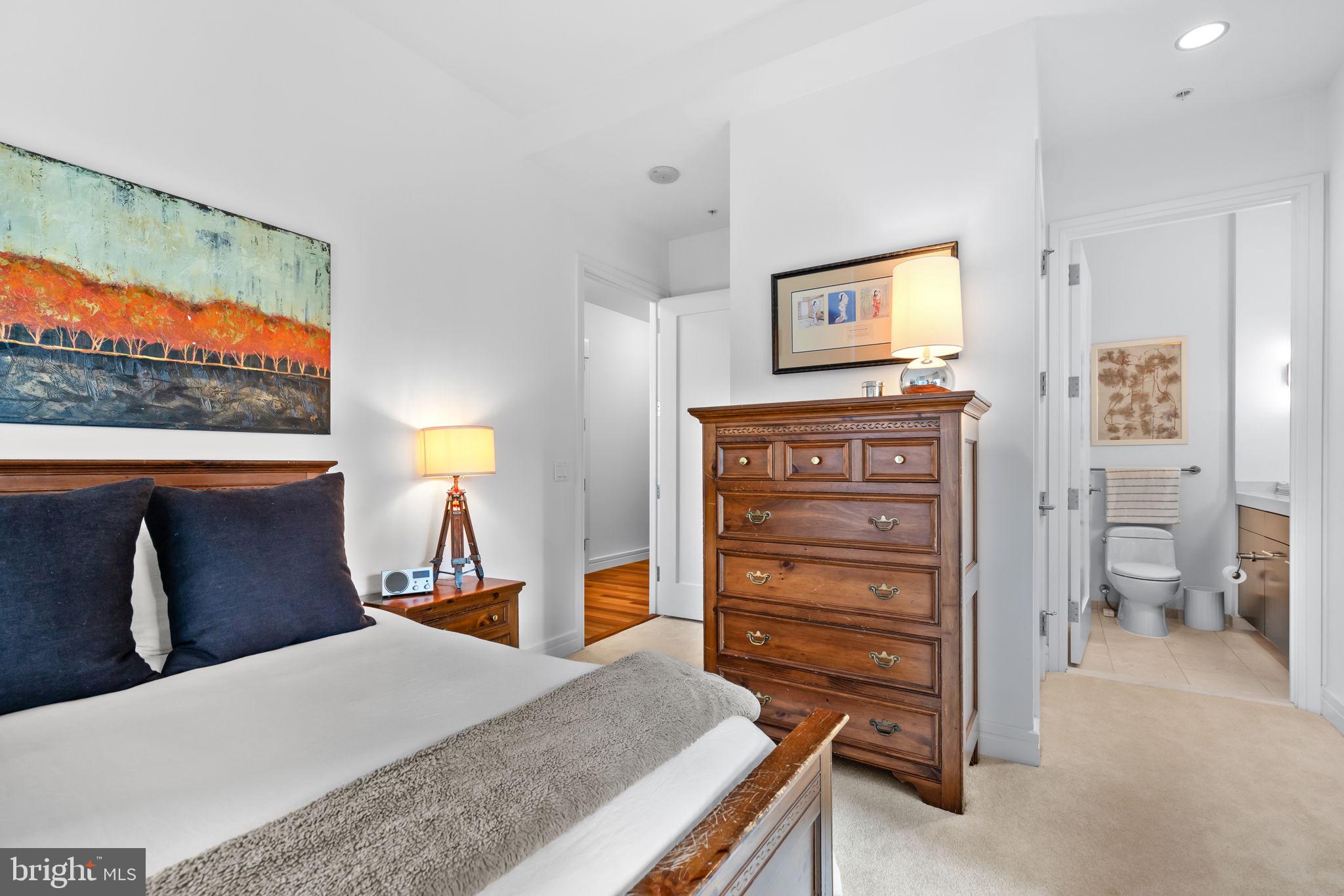 PENN SQUARE - Residential