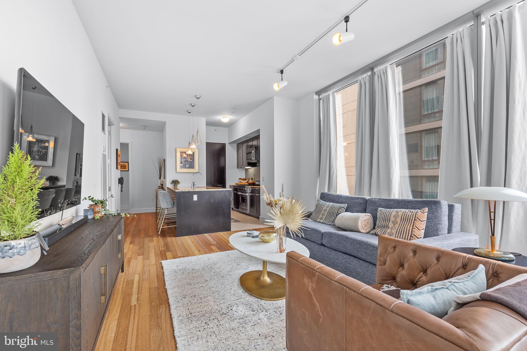 PENN SQUARE - Residential