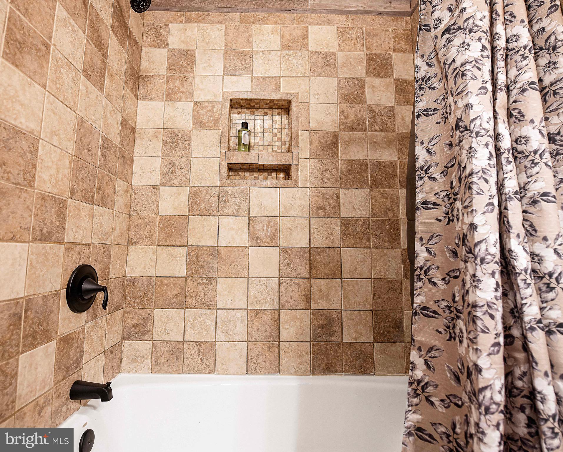 AMYCLAE EAST - Residential