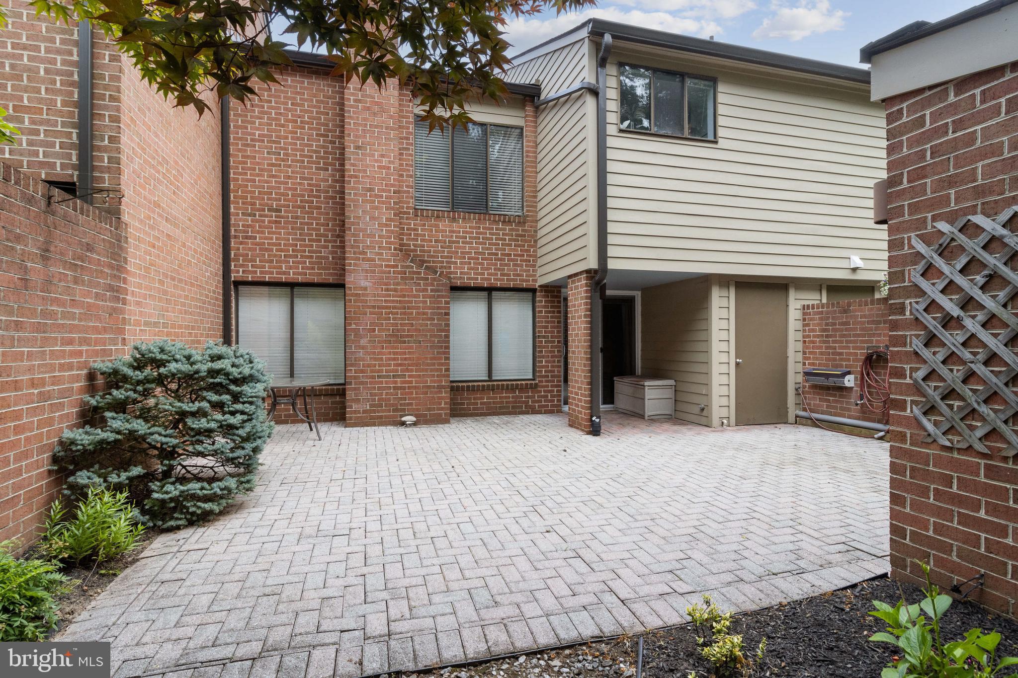 OAKHAMPTON - Residential