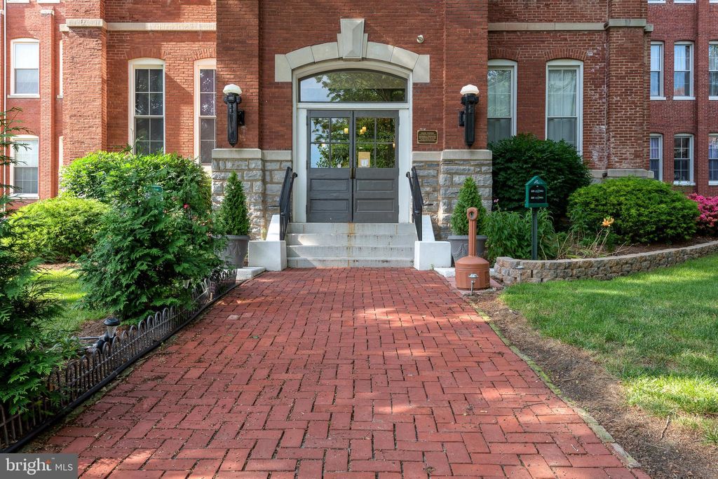 Photo of 917 COLUMBIA AVE #423, LANCASTER, PA 17603 (MLS # PALA2037754)