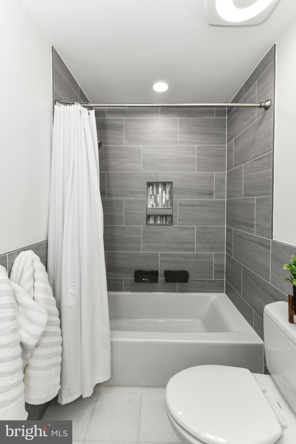 RESTON - Residential
