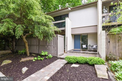 Photo of 11701 Newbridge Court, RESTON, VA 20191 (MLS # VAFX2309484)