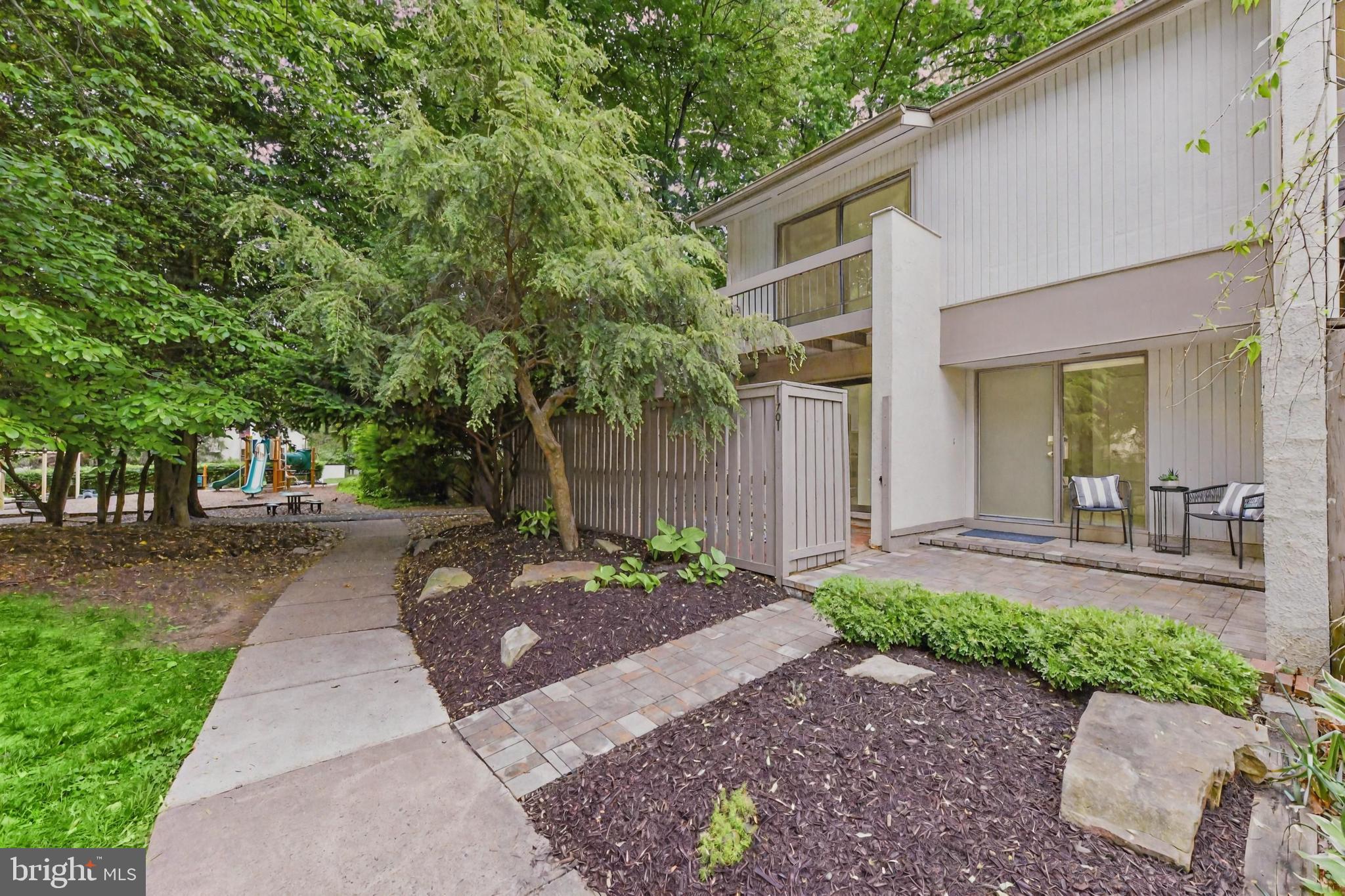 RESTON - Residential