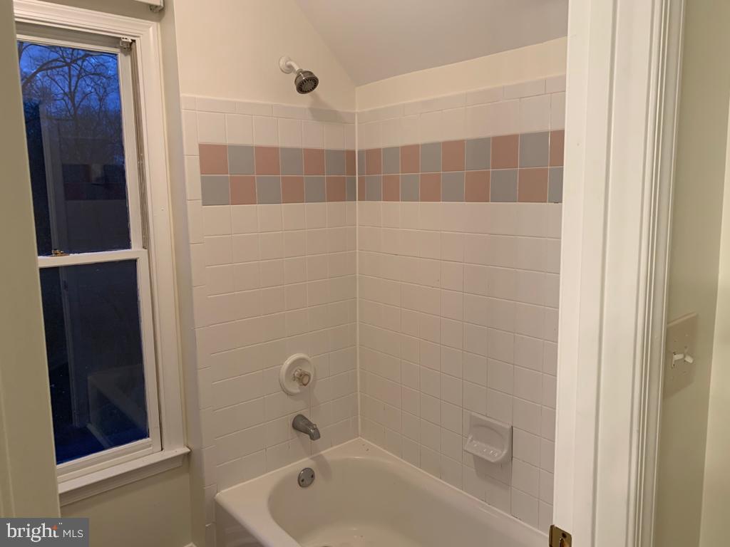 COLECHESTER VILLAGE - Residential